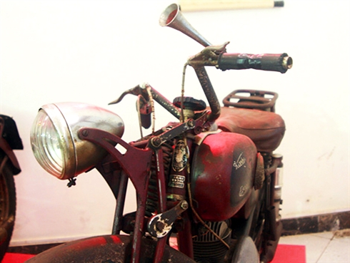 Sept motos anciennes chargées d’histoire